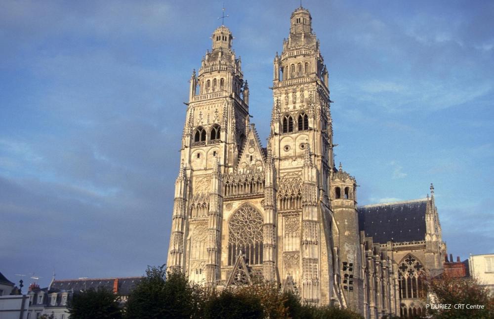 Апартаменти L'Historique / Basilique St Martin Тур Екстер'єр фото