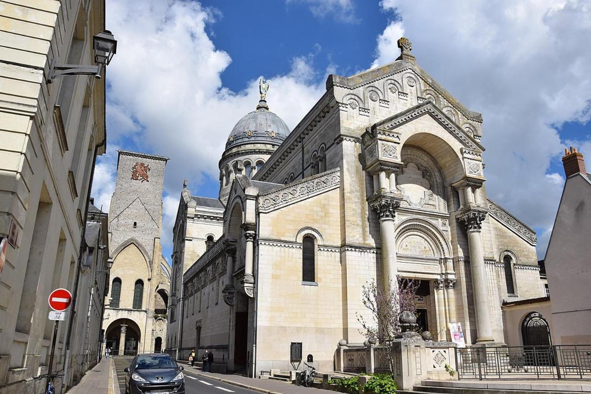 Апартаменти L'Historique / Basilique St Martin Тур Екстер'єр фото